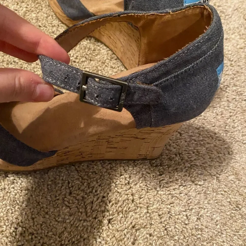 Tom’s Sienna Chambray Denim Cork Wedge Size 10